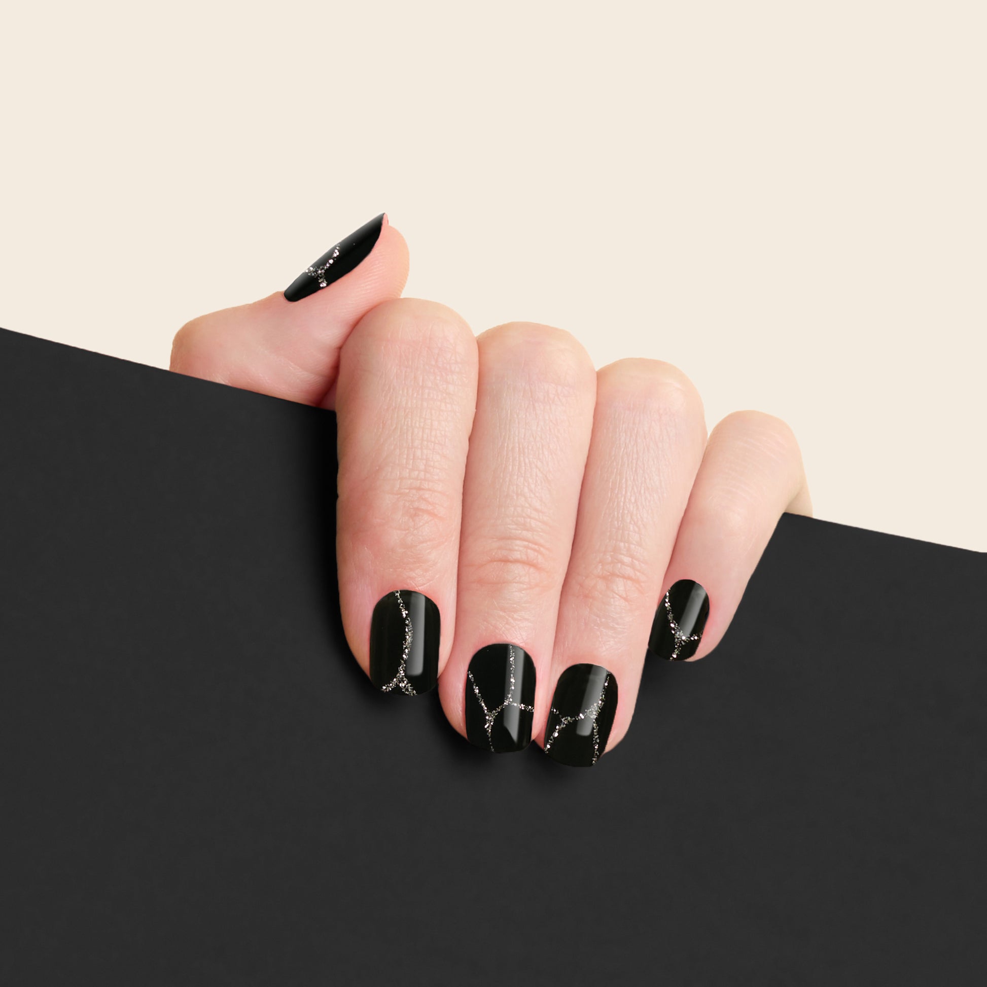 mesme Aluiza Black Silver 10-Day UV-Free Nail Wraps On Hand