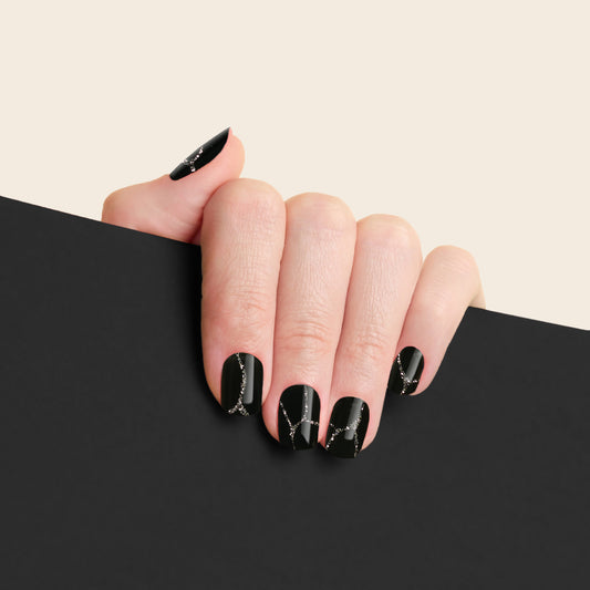 mesme Aluiza Black Silver 10-Day UV-Free Nail Wraps On Hand